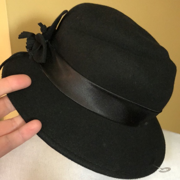 VINTAGE MAGID HATS brand Felted Wool Ladies Elegant Black
Floral Element NEW - Picture 10 of 16